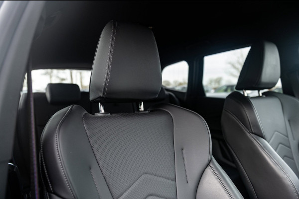 BMW iX1 EDrive 20 M Sport Live Cockpit I Mineralweiss Metallic I Head Up I Led I CarPlay I 360 Camera I M-Sportremmen rood I BTW