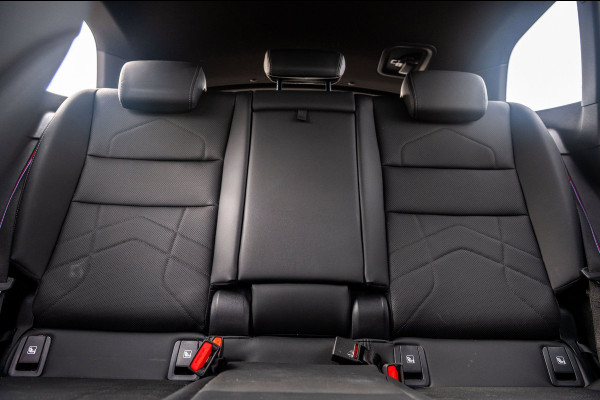 BMW iX1 EDrive 20 M Sport Live Cockpit I Mineralweiss Metallic I Head Up I Led I CarPlay I 360 Camera I M-Sportremmen rood I BTW