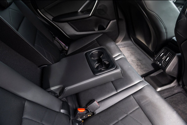 BMW iX1 EDrive 20 M Sport Live Cockpit I Mineralweiss Metallic I Head Up I Led I CarPlay I 360 Camera I M-Sportremmen rood I BTW