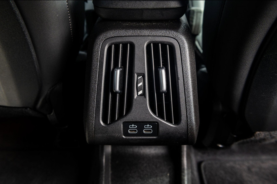 BMW iX1 EDrive 20 M Sport Live Cockpit I Mineralweiss Metallic I Head Up I Led I CarPlay I 360 Camera I M-Sportremmen rood I BTW