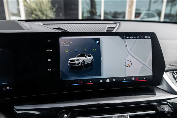 BMW iX1 EDrive 20 M Sport Live Cockpit I Mineralweiss Metallic I Head Up I Led I CarPlay I 360 Camera I M-Sportremmen rood I BTW