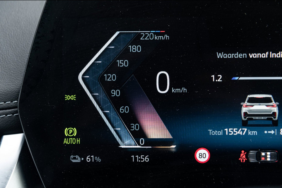 BMW iX1 EDrive 20 M Sport Live Cockpit I Mineralweiss Metallic I Head Up I Led I CarPlay I 360 Camera I M-Sportremmen rood I BTW