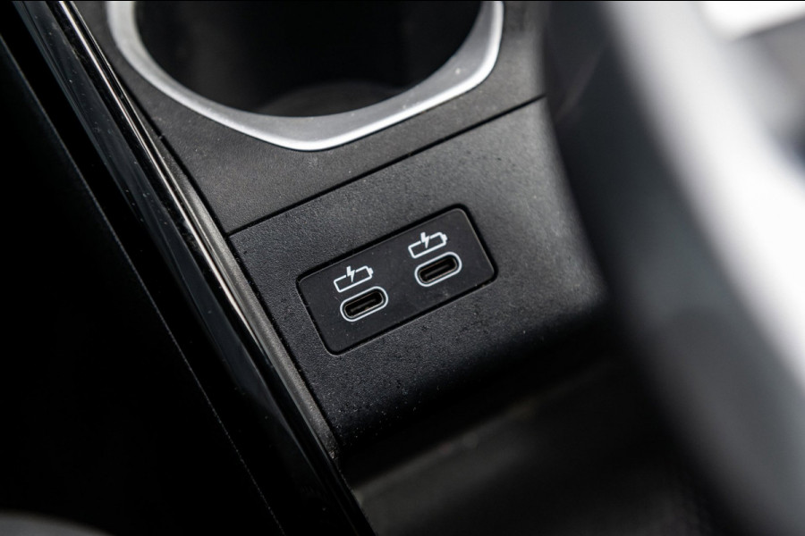 BMW iX1 EDrive 20 M Sport Live Cockpit I Mineralweiss Metallic I Head Up I Led I CarPlay I 360 Camera I M-Sportremmen rood I BTW