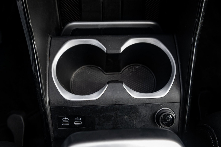 BMW iX1 EDrive 20 M Sport Live Cockpit I Mineralweiss Metallic I Head Up I Led I CarPlay I 360 Camera I M-Sportremmen rood I BTW