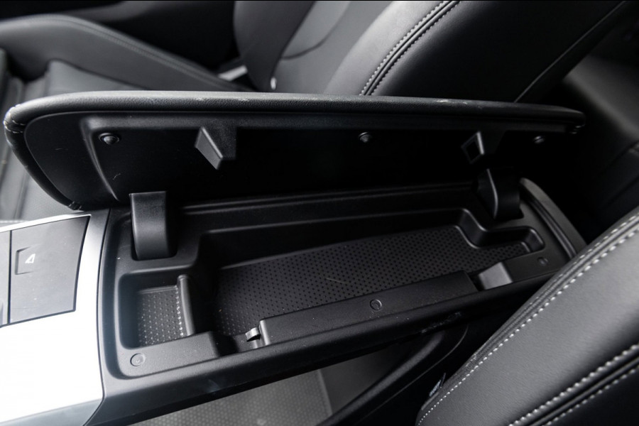 BMW iX1 EDrive 20 M Sport Live Cockpit I Mineralweiss Metallic I Head Up I Led I CarPlay I 360 Camera I M-Sportremmen rood I BTW