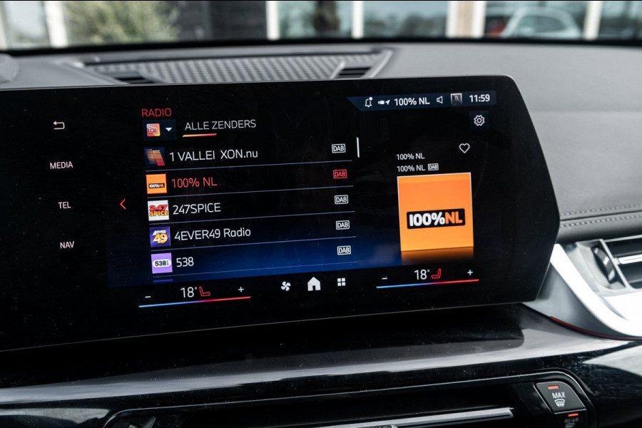 BMW iX1 EDrive 20 M Sport Live Cockpit I Mineralweiss Metallic I Head Up I Led I CarPlay I 360 Camera I M-Sportremmen rood I BTW