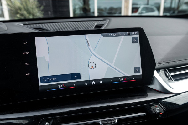 BMW iX1 EDrive 20 M Sport Live Cockpit I Mineralweiss Metallic I Head Up I Led I CarPlay I 360 Camera I M-Sportremmen rood I BTW