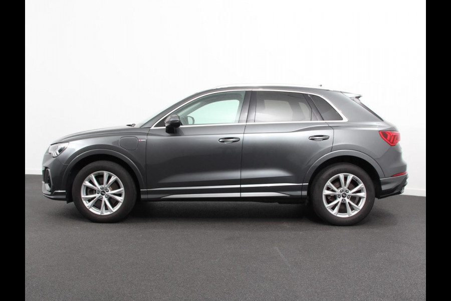Audi Q3 45 TFSI e 245pk S-Line Plus PHEV | Navigatie | Apple Carplay/Android auto | Climate Control | Adaptive Cruise Control | Electrisch bedienbare achterklep | Lichtmetalen Velgen