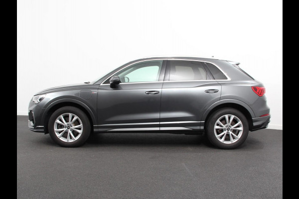 Audi Q3 45 TFSI e 245pk S-Line Plus PHEV | Navigatie | Apple Carplay/Android auto | Climate Control | Adaptive Cruise Control | Electrisch bedienbare achterklep | Lichtmetalen Velgen