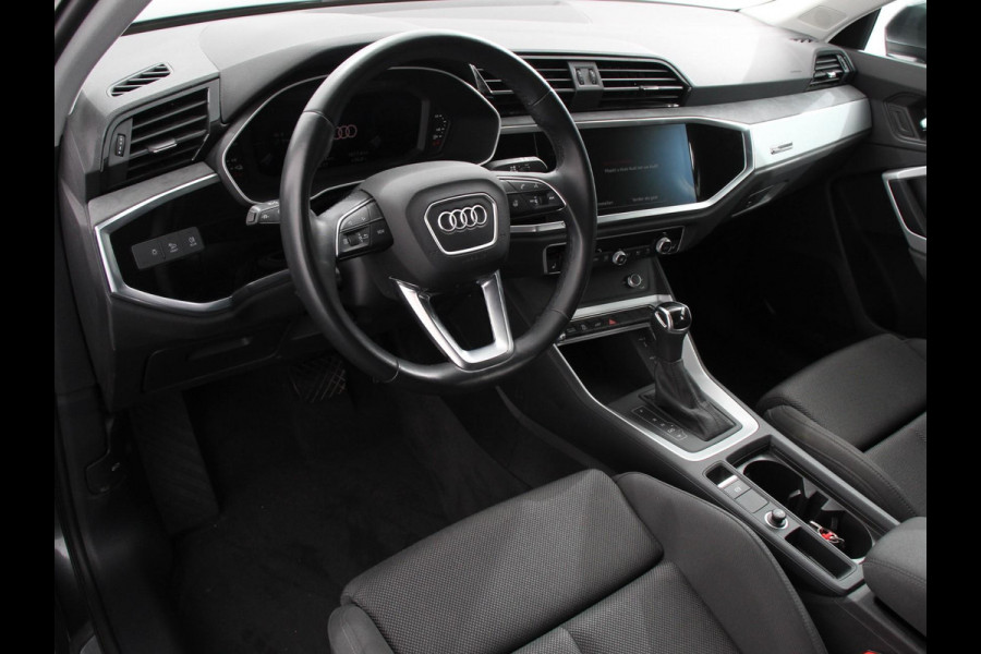 Audi Q3 45 TFSI e 245pk S-Line Plus PHEV | Navigatie | Apple Carplay/Android auto | Climate Control | Adaptive Cruise Control | Electrisch bedienbare achterklep | Lichtmetalen Velgen