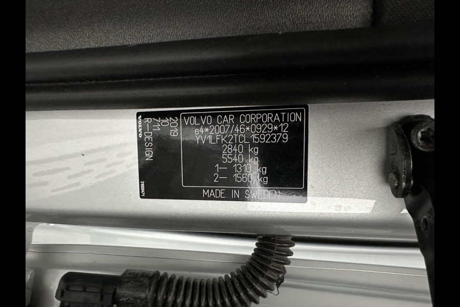 Volvo XC90 2.0 B5 AWD Inscription Intro Edition R-Design [ 7-Pers. ] Aut. *PANO | LEATHER-ALCANTARA | FULL-LED | MEMORY-PACK | BOWERS&WILKINS | BLINDSPOT | KEYLESS | DIGI-COCKPIT | NAVI-FULLMAP | PRIVACY-GLASS | HEATED-SPORTSEATS | 20''ALU | TOWBAR*