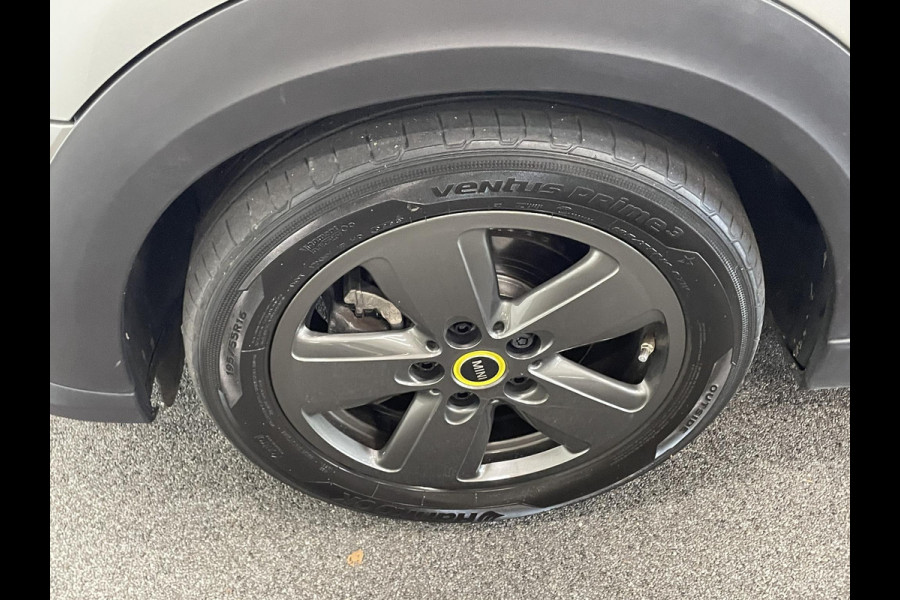 MINI Electric Essential 33 kWh Automaat | Navigatie | Apple Carplay/ Android Auto | Parkeersensoren achter | Cruise Control | Stoelverwarming | Virtual Cockpit | Climate Control