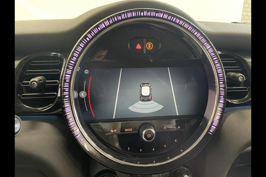 MINI Electric Essential 33 kWh Automaat | Navigatie | Apple Carplay/ Android Auto | Parkeersensoren achter | Cruise Control | Stoelverwarming | Virtual Cockpit | Climate Control