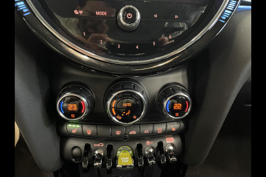MINI Electric Essential 33 kWh Automaat | Navigatie | Apple Carplay/ Android Auto | Parkeersensoren achter | Cruise Control | Stoelverwarming | Virtual Cockpit | Climate Control