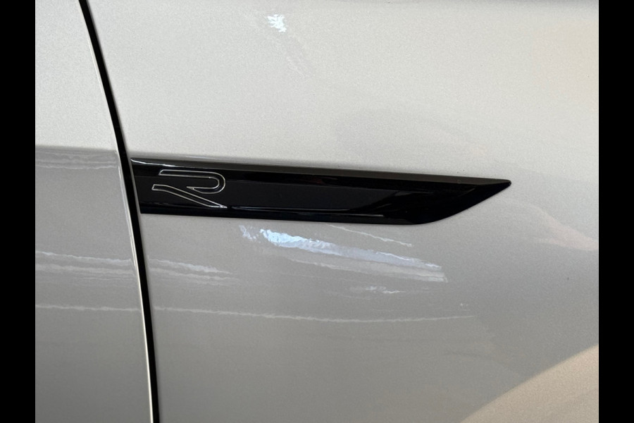 Volkswagen Golf 1.5 TSI R-Line 150pk | Pano | IQ Light | Black Style | Harman Kardon | Head up | ACC | BOMVOL !