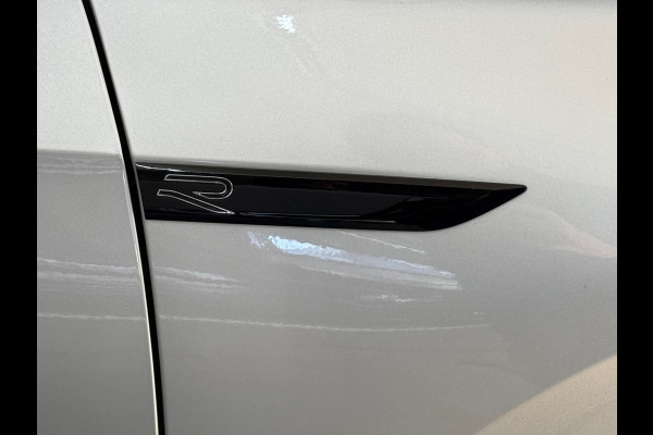Volkswagen Golf 1.5 TSI R-Line 150pk | Pano | IQ Light | Black Style | Harman Kardon | Head up | ACC | BOMVOL !