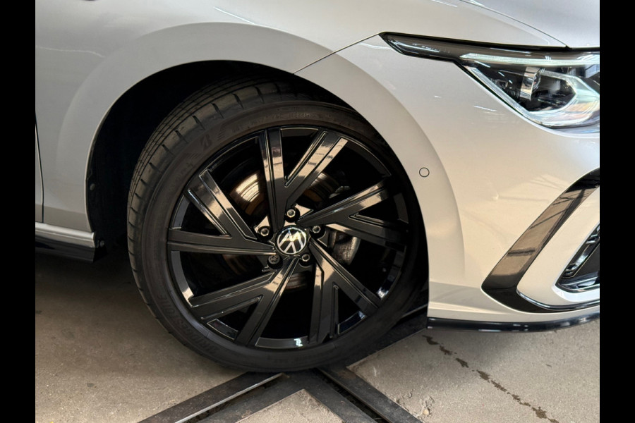 Volkswagen Golf 1.5 TSI R-Line 150pk | Pano | IQ Light | Black Style | Harman Kardon | Head up | ACC | BOMVOL !