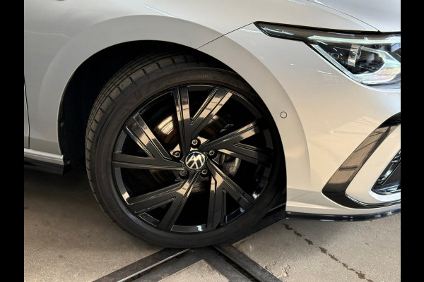 Volkswagen Golf 1.5 TSI R-Line 150pk | Pano | IQ Light | Black Style | Harman Kardon | Head up | ACC | BOMVOL !