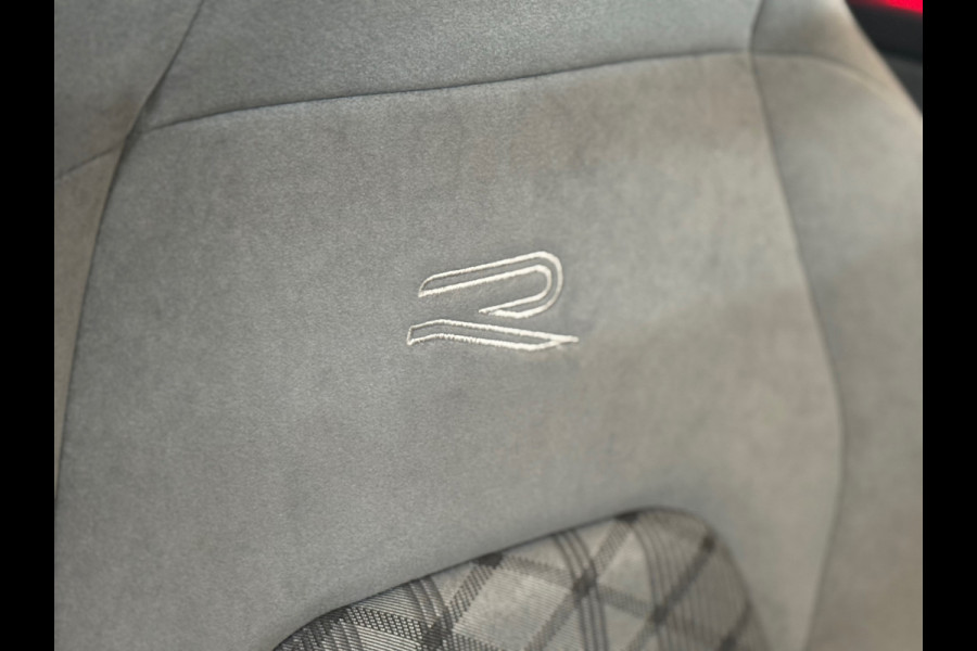 Volkswagen Golf 1.5 TSI R-Line 150pk | Pano | IQ Light | Black Style | Harman Kardon | Head up | ACC | BOMVOL !