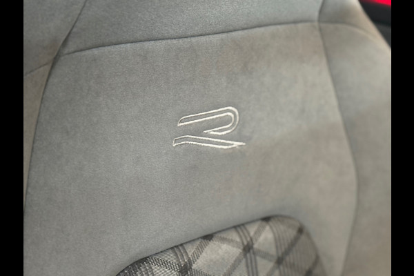 Volkswagen Golf 1.5 TSI R-Line 150pk | Pano | IQ Light | Black Style | Harman Kardon | Head up | ACC | BOMVOL !