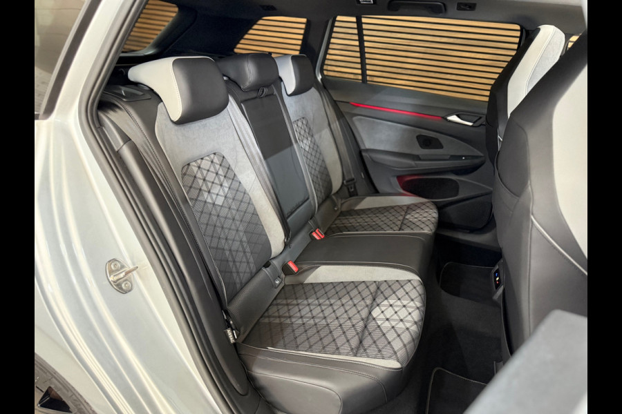 Volkswagen Golf 1.5 TSI R-Line 150pk | Pano | IQ Light | Black Style | Harman Kardon | Head up | ACC | BOMVOL !