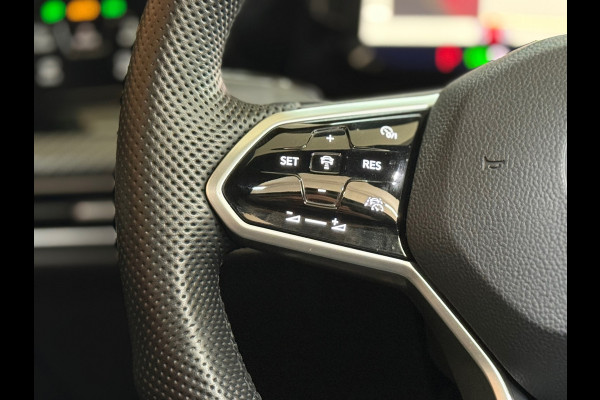 Volkswagen Golf 1.5 TSI R-Line 150pk | Pano | IQ Light | Black Style | Harman Kardon | Head up | ACC | BOMVOL !