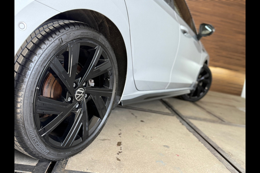 Volkswagen Golf 1.5 TSI R-Line 150pk | Pano | IQ Light | Black Style | Harman Kardon | Head up | ACC | BOMVOL !