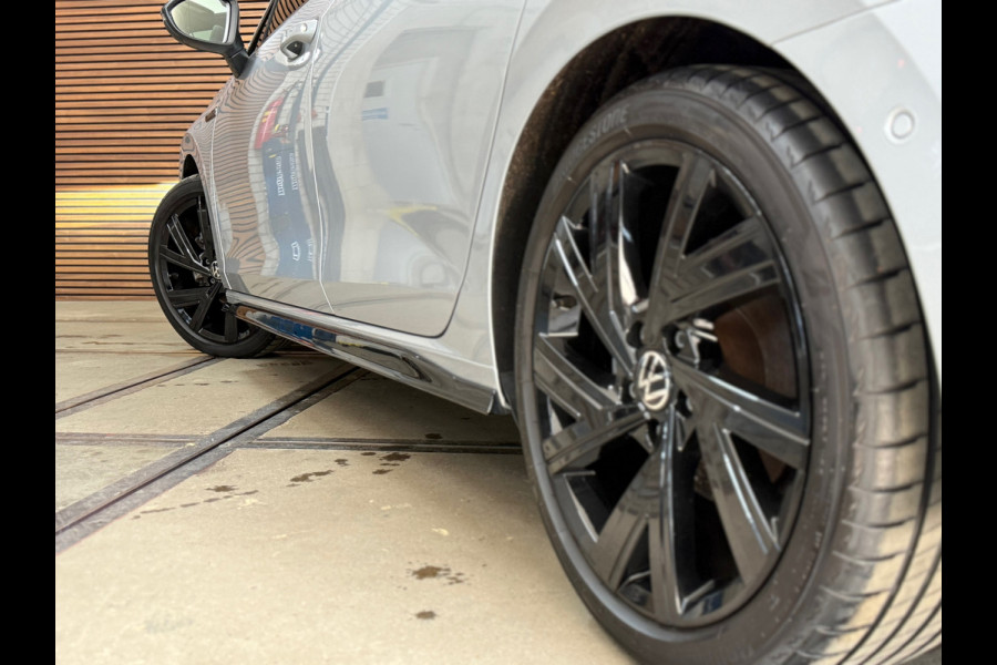 Volkswagen Golf 1.5 TSI R-Line 150pk | Pano | IQ Light | Black Style | Harman Kardon | Head up | ACC | BOMVOL !