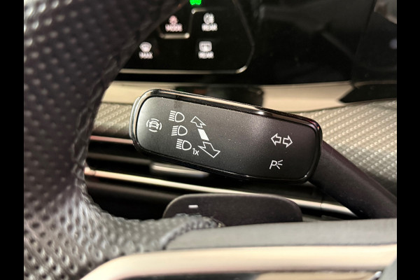 Volkswagen Golf 1.5 TSI R-Line 150pk | Pano | IQ Light | Black Style | Harman Kardon | Head up | ACC | BOMVOL !