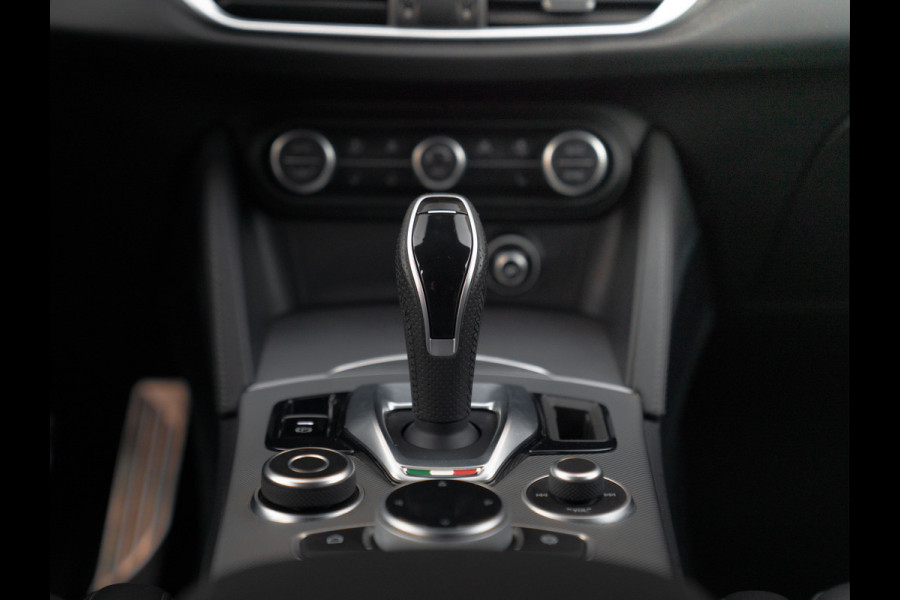 Alfa Romeo Stelvio 2.0T AWD Veloce 320pk | Harman/Kardon | Adapt. cruise | 20 inch