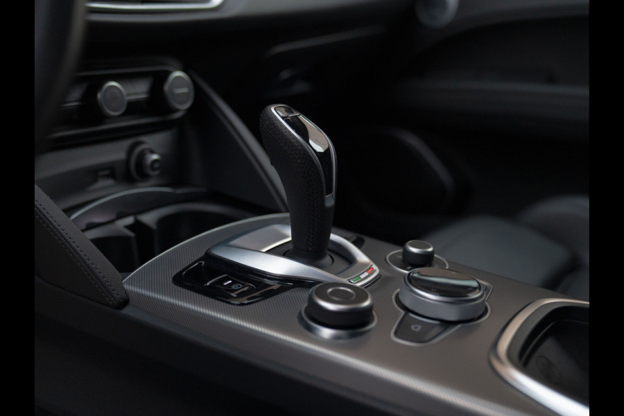 Alfa Romeo Stelvio 2.0T AWD Veloce 320pk | Harman/Kardon | Adapt. cruise | 20 inch