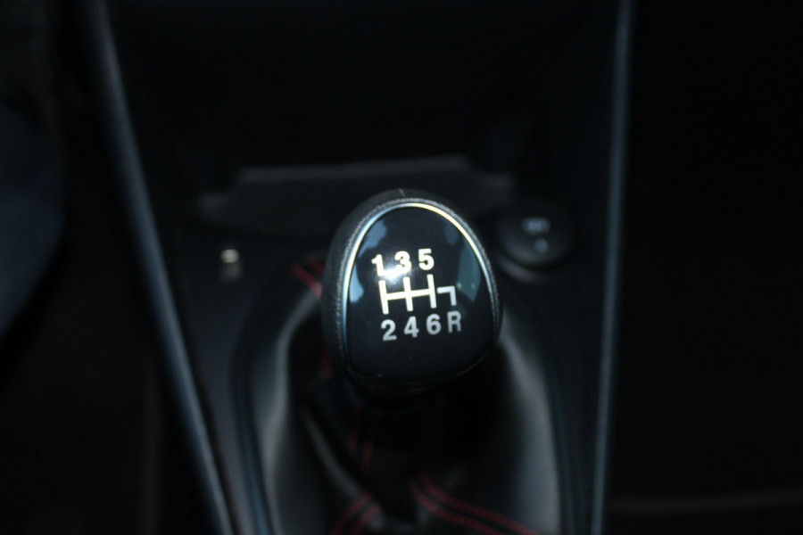 Ford Fiesta 1.0 EcoBoost 125 PK Hybrid ST-Line | Winterpack | Climate Control | Cruise Control | Privacy Glass | LED Koplampen | DAB |