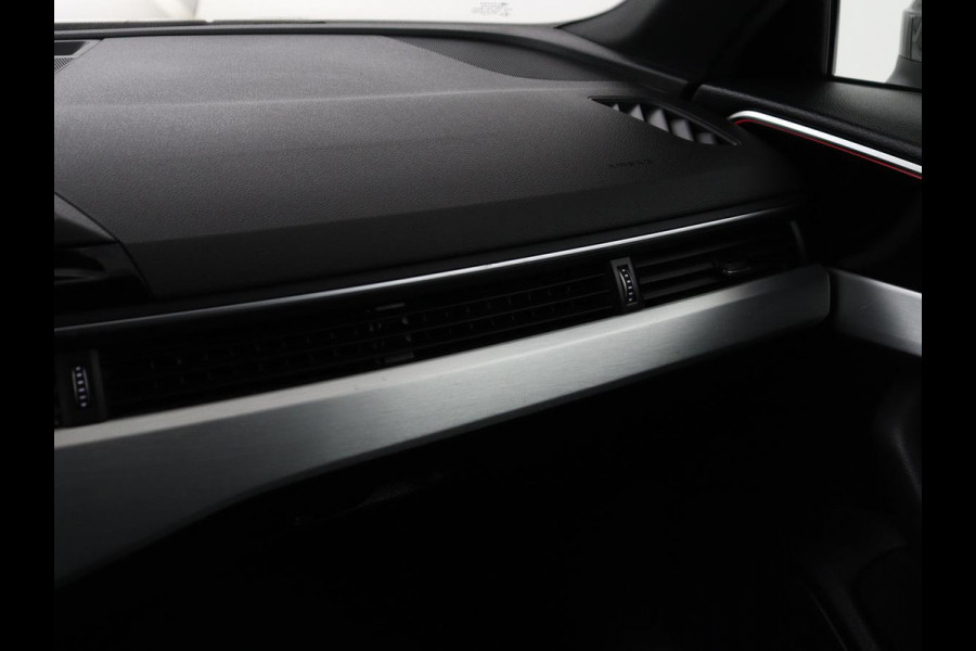 Audi A4 Limousine 35 TDI Launch edition Sport | Panoramadak | 360 Camera | Trekhaak | Adaptive Cruise | Carplay | Climate Control | LED