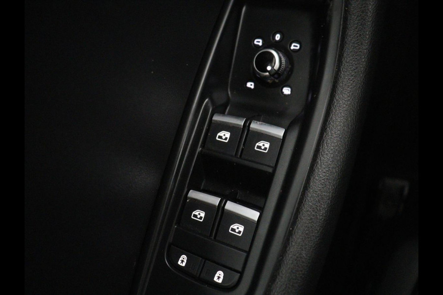 Audi A4 Limousine 35 TDI Launch edition Sport | Panoramadak | 360 Camera | Trekhaak | Adaptive Cruise | Carplay | Climate Control | LED