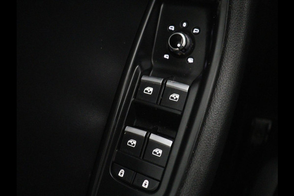 Audi A4 Limousine 35 TDI Launch edition Sport | Panoramadak | 360 Camera | Trekhaak | Adaptive Cruise | Carplay | Climate Control | LED