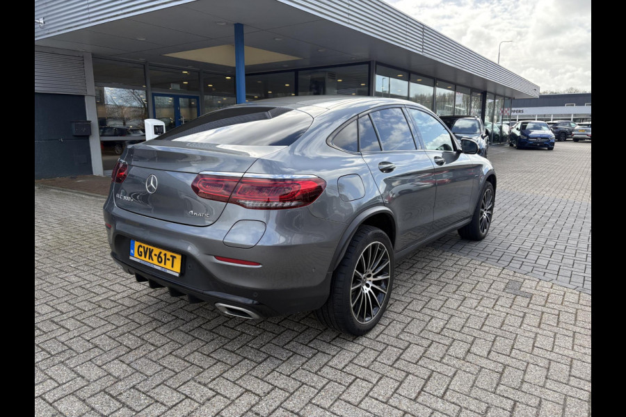Mercedes-Benz GLC Coupé 300e 4MATIC Business Solution AMG | PHEV | Stoelverwarming | Leer | Camera |