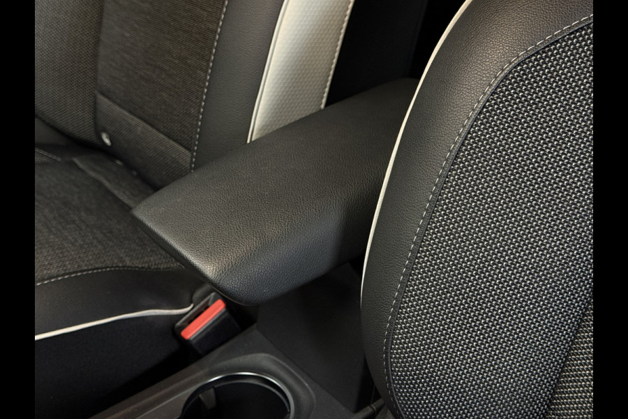 Renault Captur 1.3 TCe 130 Edition One Groot Navi | Bose | 18" | Camera | Stoel & Stuur verwarming 100% Dealer Onderhouden!