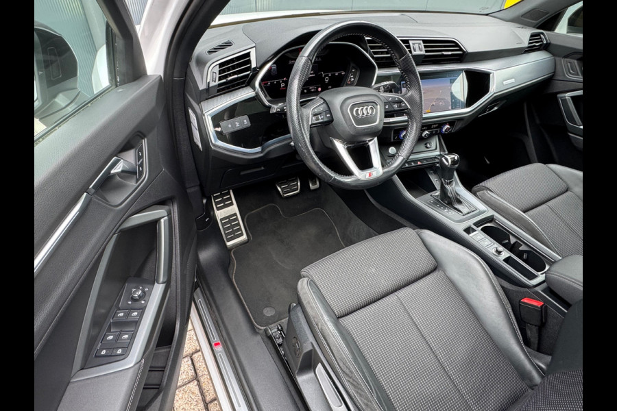Audi Q3 35 TFSI S Line Edition * Panorama * Trekhaak * Stoelverwarming * Camera *