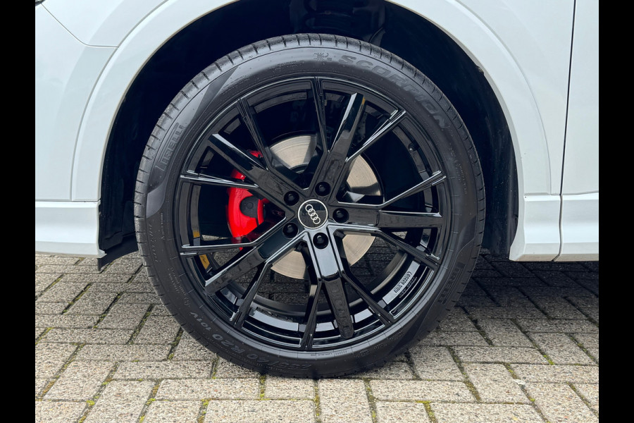 Audi Q3 35 TFSI S Line Edition * Panorama * Trekhaak * Stoelverwarming * Camera *