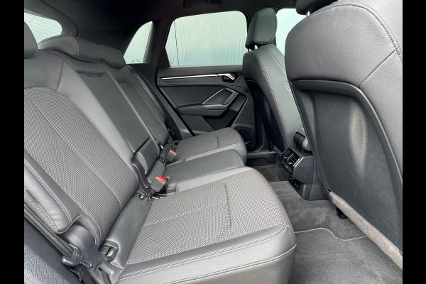 Audi Q3 35 TFSI S Line Edition * Panorama * Trekhaak * Stoelverwarming * Camera *