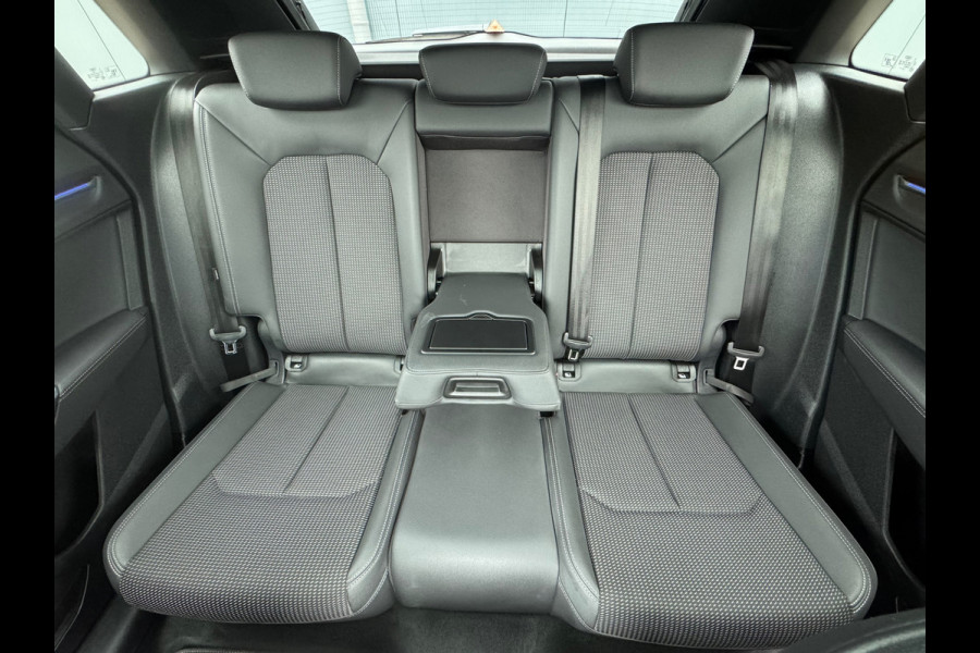 Audi Q3 35 TFSI S Line Edition * Panorama * Trekhaak * Stoelverwarming * Camera *