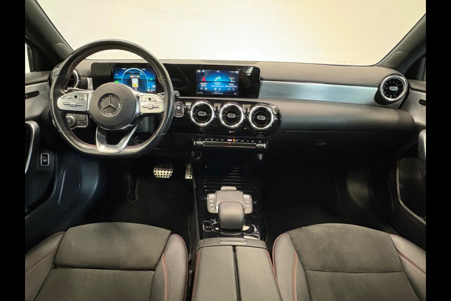 Mercedes-Benz A-Klasse 250 e AMG Line Panoramadak Cruise Control Full LED Matrix PDC VA+Camera 18" Velgen Side Assist Trekhaak Stoelverwarming