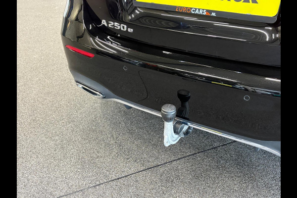 Mercedes-Benz A-Klasse 250 e AMG Line Panoramadak Cruise Control Full LED Matrix PDC VA+Camera 18" Velgen Side Assist Trekhaak Stoelverwarming
