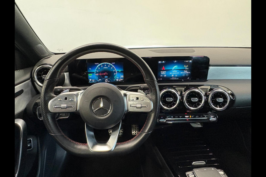 Mercedes-Benz A-Klasse 250 e AMG Line Panoramadak Cruise Control Full LED Matrix PDC VA+Camera 18" Velgen Side Assist Trekhaak Stoelverwarming