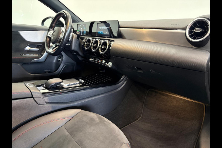 Mercedes-Benz A-Klasse 250 e AMG Line Panoramadak Cruise Control Full LED Matrix PDC VA+Camera 18" Velgen Side Assist Trekhaak Stoelverwarming