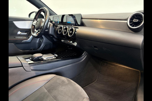 Mercedes-Benz A-Klasse 250 e AMG Line Panoramadak Cruise Control Full LED Matrix PDC VA+Camera 18" Velgen Side Assist Trekhaak Stoelverwarming