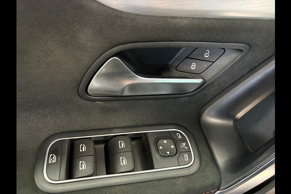 Mercedes-Benz A-Klasse 250 e AMG Line Panoramadak Cruise Control Full LED Matrix PDC VA+Camera 18" Velgen Side Assist Trekhaak Stoelverwarming