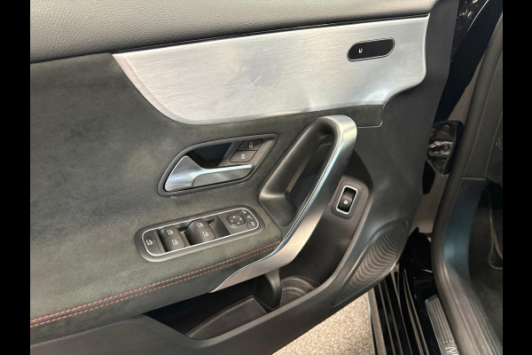 Mercedes-Benz A-Klasse 250 e AMG Line Panoramadak Cruise Control Full LED Matrix PDC VA+Camera 18" Velgen Side Assist Trekhaak Stoelverwarming