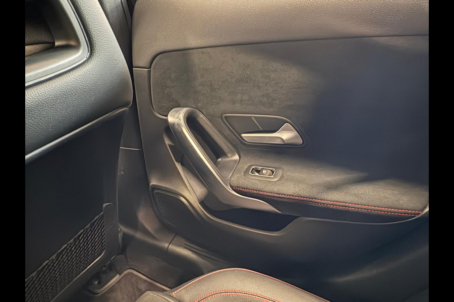Mercedes-Benz A-Klasse 250 e AMG Line Panoramadak Cruise Control Full LED Matrix PDC VA+Camera 18" Velgen Side Assist Trekhaak Stoelverwarming