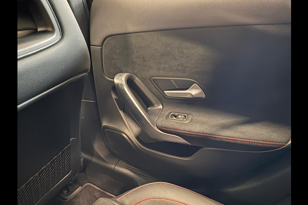 Mercedes-Benz A-Klasse 250 e AMG Line Panoramadak Cruise Control Full LED Matrix PDC VA+Camera 18" Velgen Side Assist Trekhaak Stoelverwarming